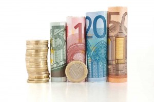 Alampalk tõuseb 470 euroni Alampalk, millega on seotud mitmed teised tulud ja kulud, tõuseb 2017. aastast 40 euro võrra ehk 470 euroni. Riigikogu kiitis heaks ü